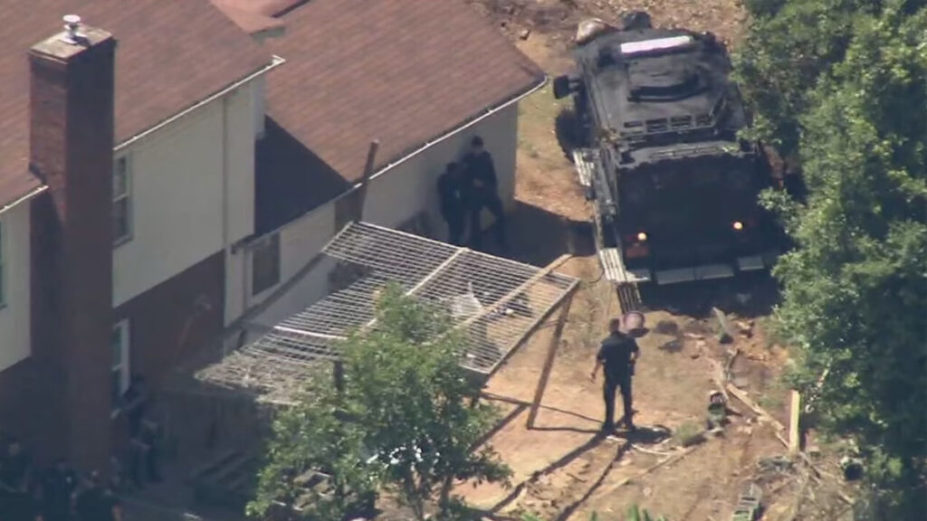 যুক্তরাষ্ট্রে বন্দুক হামলায় আইনশৃঙ্খলা বাহিনীর তিন কর্মকর্তা নিহত