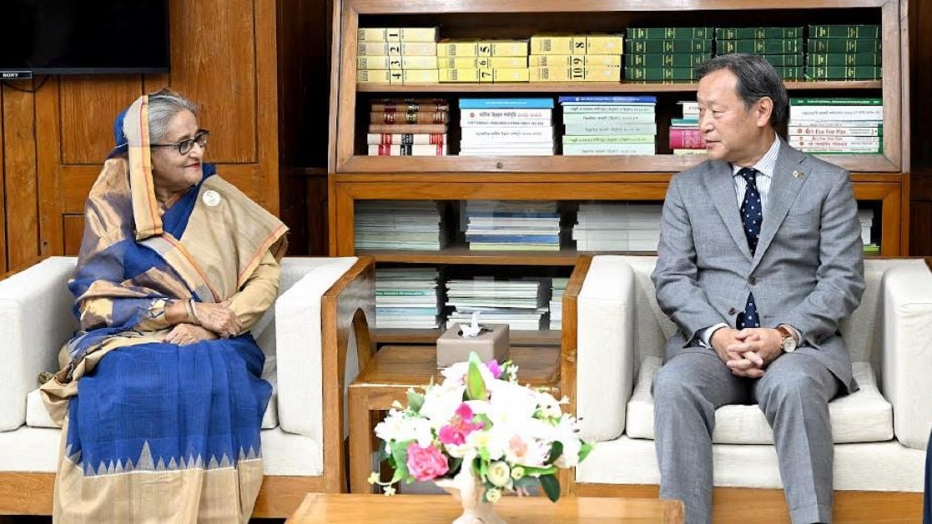 প্রধানমন্ত্রীর সঙ্গে জাইকার নির্বাহী সিনিয়র ভাইস প্রেসিডেন্টের সাক্ষাৎ