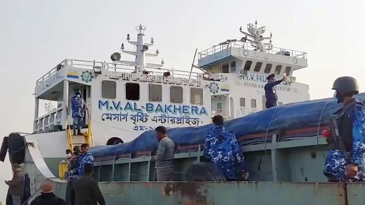 চাঁদপুরে জাহাজে ৭ খুন: বিচারের দাবিতে কর্মবিরতিতে নৌযান শ্রমিকরা