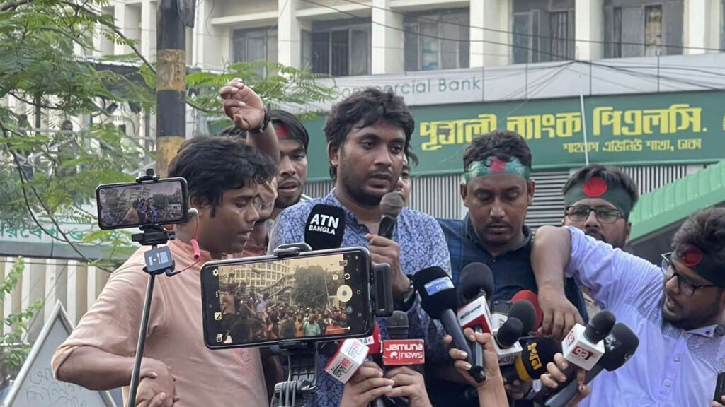 সরকারি প্রতিনিধি দল না আসা পর্যন্ত আন্দোলন চালিয়ে যাওয়ার ঘোষণা চাকরিপ্রত্যাশীদের