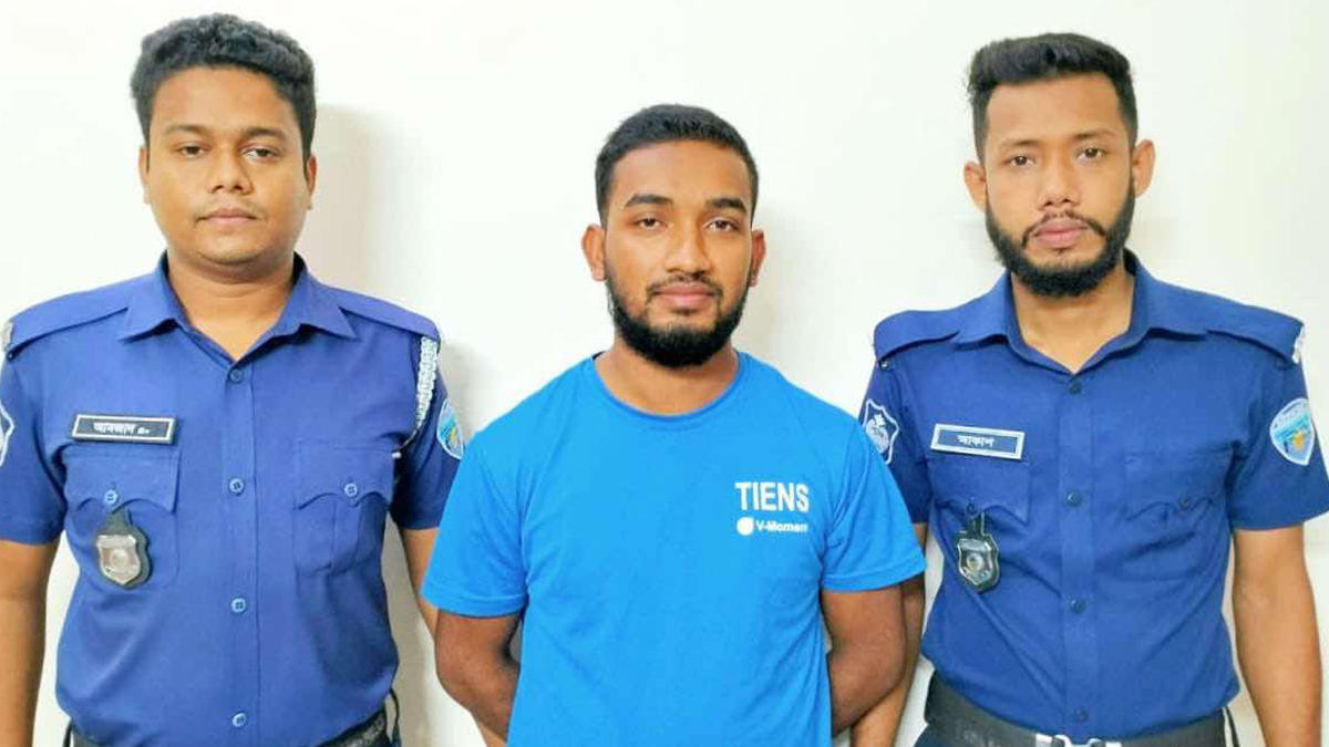 কক্সবাজার সৈকতে নারীকে হেনস্তা: ফারুকুল গ্রেফতার