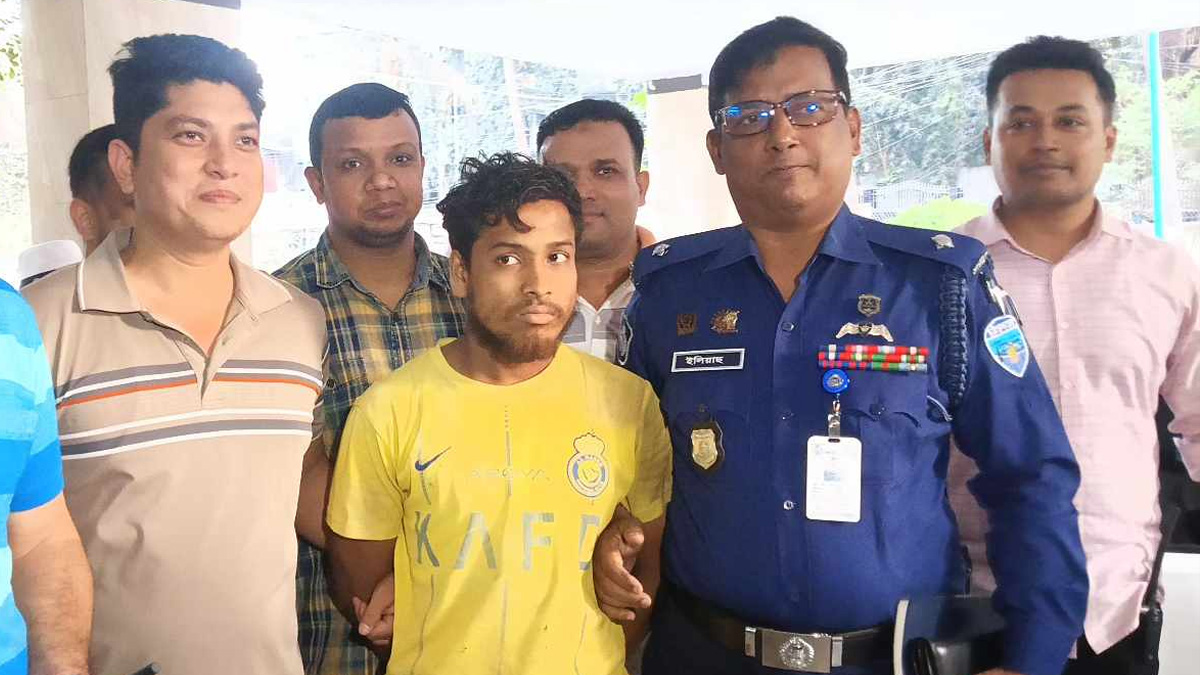 কক্সবাজারে মার্কিন নাগরিককে শ্লীলতাহানির অভিযোগে যুবক গ্রেফতার