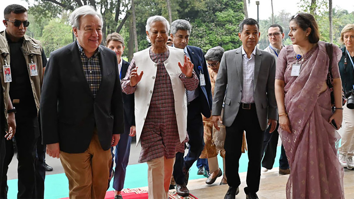 জাতিসংঘ মহাসচিবকে নিয়ে কক্সবাজার পৌঁছেছেন ড. ইউনূস