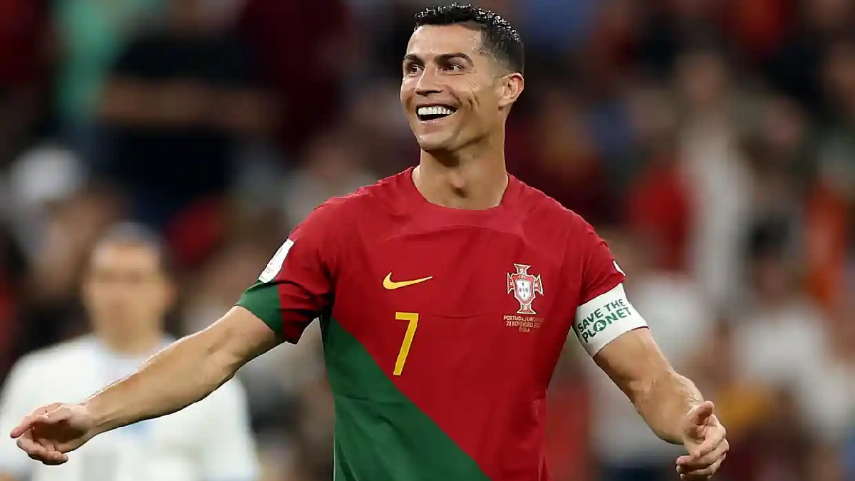 টানা তৃতীয়বার সর্বোচ্চ আয়কারী ক্রীড়াবিদ ক্রিশ্চিয়ানো রোনালদো