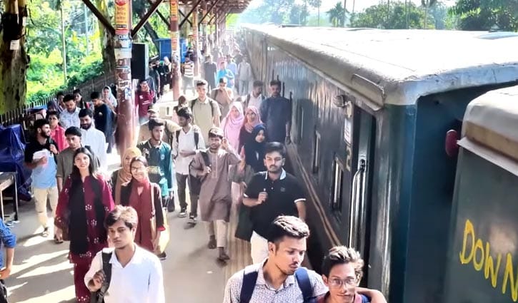 চাকসু নির্বাচন: শিক্ষার্থীদের আনা নেওয়ায় ২২ বার যাতায়াত করবে শাটল ট্রেন