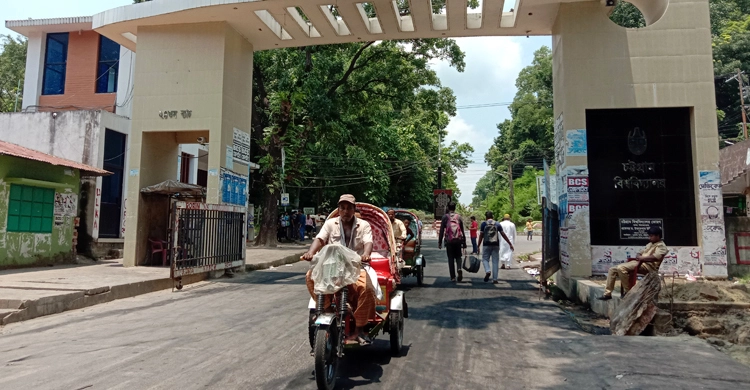 শিক্ষা উপমন্ত্রীর আশ্বাসে চবিতে অবরোধ স্থগিত
