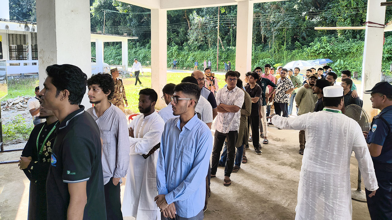 চাকসুর ভোটগ্রহণ শুরু