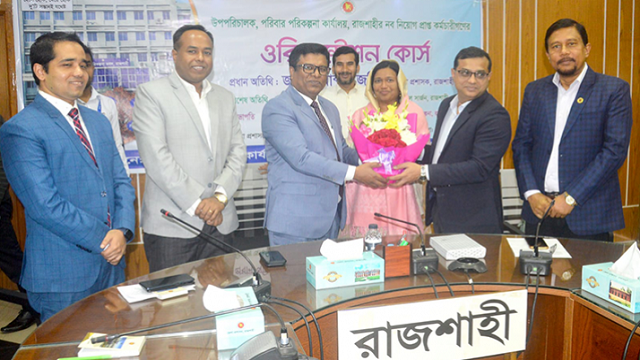 কর্মকর্তা নই, আমরা সরকারের কর্মচারী: রাজশাহীর ডিসি