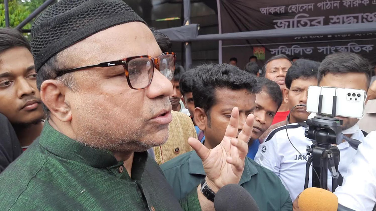 নায়ক ফারুক আমার পীর ছিলেন : মিশা সওদাগর