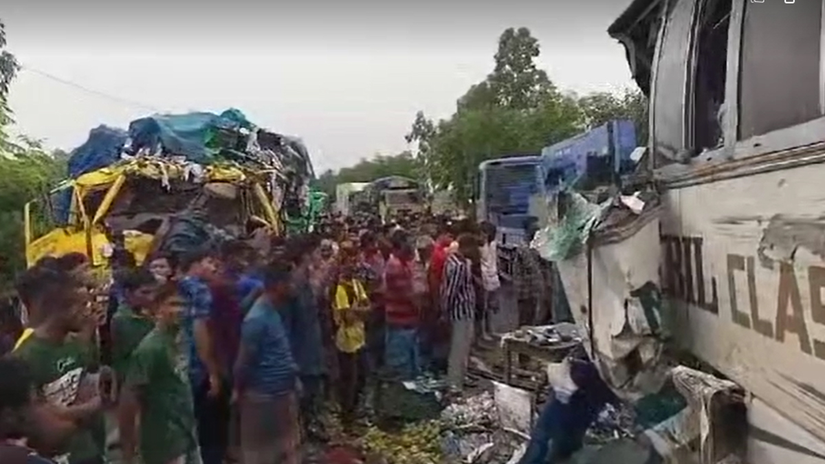 দিনাজপুরে ভয়াবহ সড়ক দুর্ঘটনা: শিশুসহ নিহত ৫, আহত অন্তত ২৫