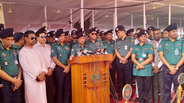 ঈদগাহে জায়নামাজ ছাড়া অন্য কিছু আনা যাবে না: ডিএমপি কমিশনার