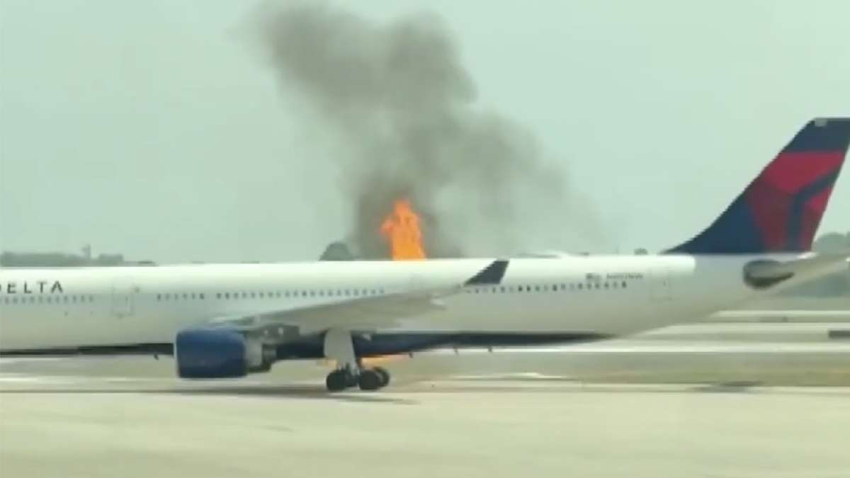 উড্ডয়নের আগে বিমানে আগুন, রক্ষা পেলেন ২৯৪ যাত্রী