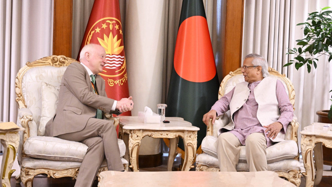 নির্বাচনের আগে অন্যতম বড় চ্যালেঞ্জ ভ্রান্ত তথ্য : প্রধান উপদেষ্টা