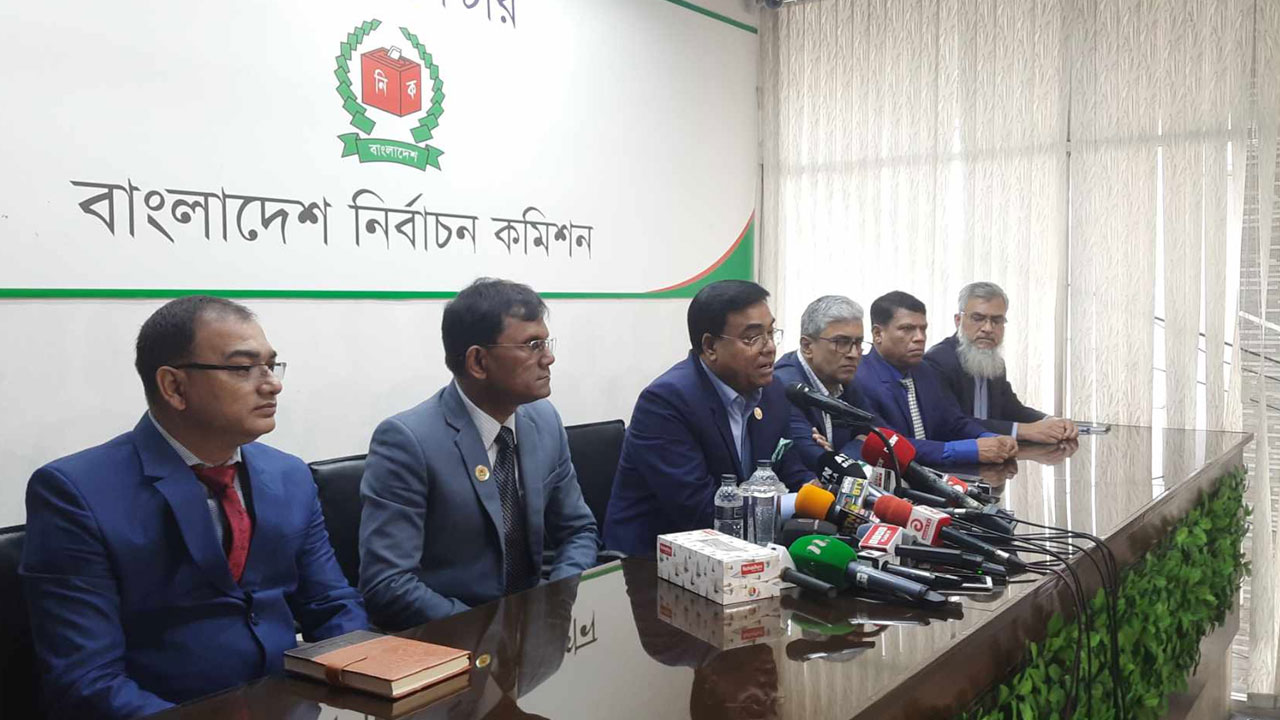 ভোটের দিন ইন্টারনেট-মোবাইল নেটওয়ার্ক পুরোদমে সচল থাকবে : ইসি সচিব