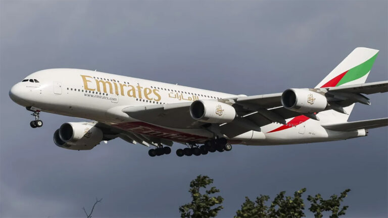 এমিরেটসের বিরুদ্ধে যাত্রী হয়রানির অভিযোগ, তদন্তের কথা জানালো কর্তৃপক্ষ