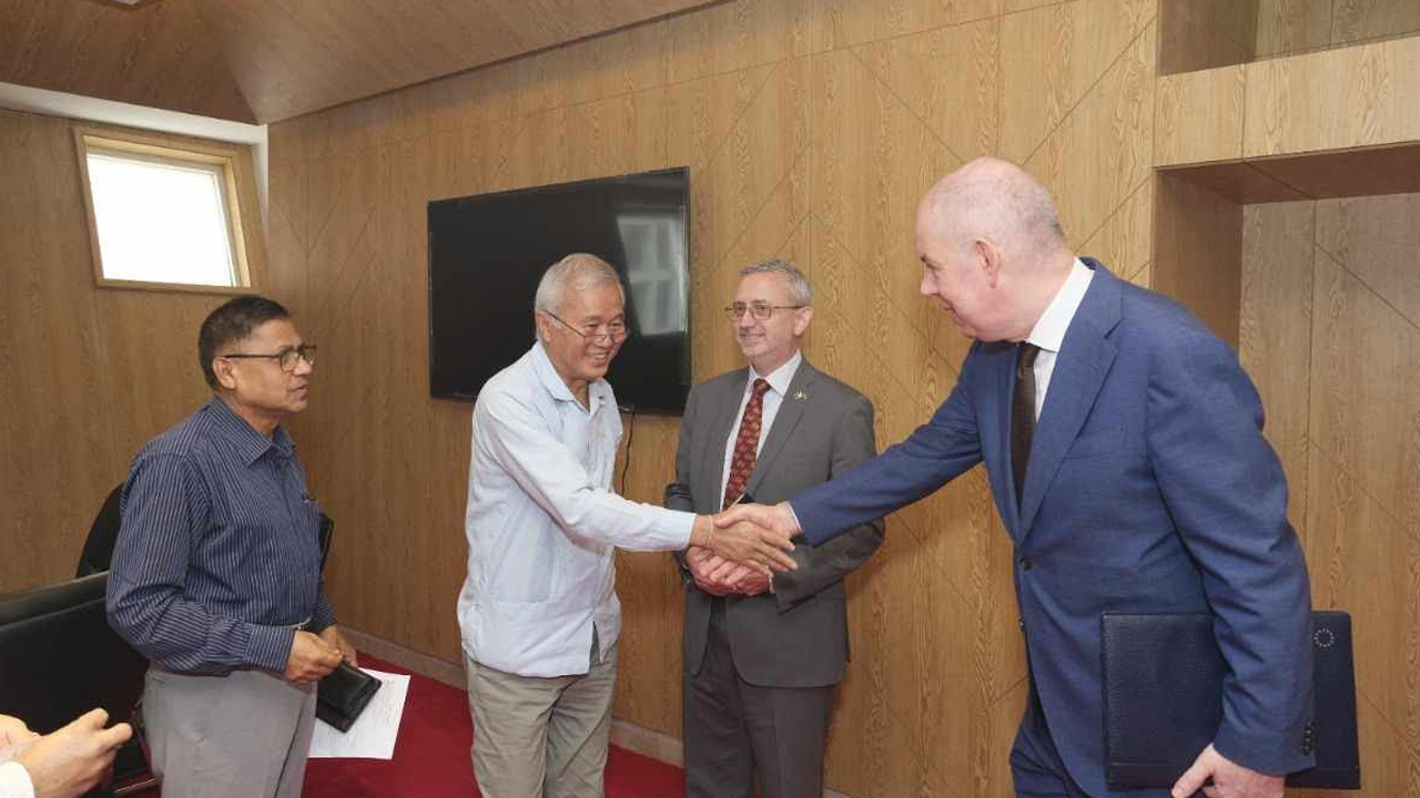 পার্বত্য উপদেষ্টার সঙ্গে ইইউ রাষ্ট্রদূতের সৌজন্য সাক্ষাৎ