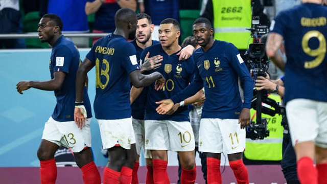 এমবাপ্পে নৈপুণ্য ও জিরুদের রেকর্ডে শেষ আটে ফ্রান্স