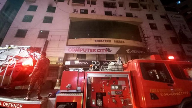 রাজধানীর বহুতল ভবনের আগুন নিয়ন্ত্রণে