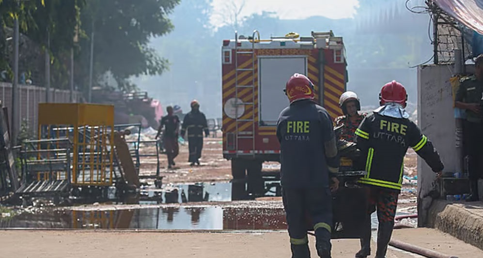 ২১ ঘণ্টায়ও নেভেনি শাহজালালের আগুন, চলছে উদ্ধারকাজ