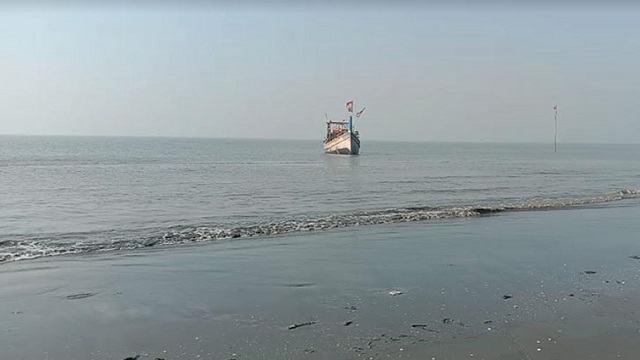 মাছ শিকারে ৬৫ দিনের নিষেধাজ্ঞা শুরু হচ্ছে মধ্যরাত থেকে