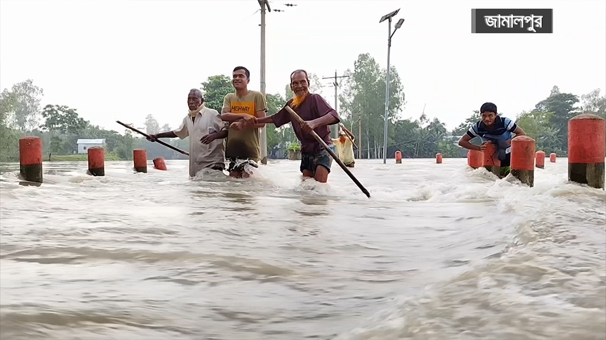 বৃষ্টি আর উজানের ঢলে বন্যা পরিস্থিতির অবনতি
