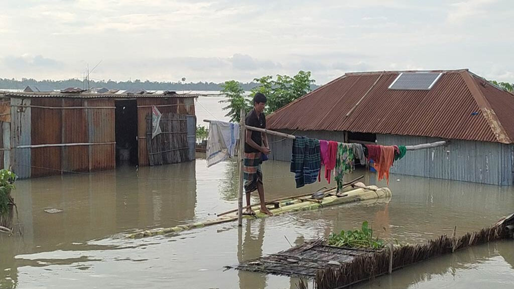বন্যার্তদের জন্য পর্যাপ্ত ত্রাণ মজুদ রয়েছে: দুর্যোগ প্রতিমন্ত্রী