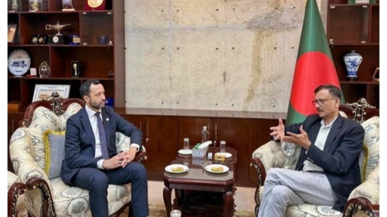 পররাষ্ট্র উপদেষ্টার কা‌ছে আইএলও’র নবনিযুক্ত প্রতি‌নি‌ধির পরিচয়পত্র পেশ