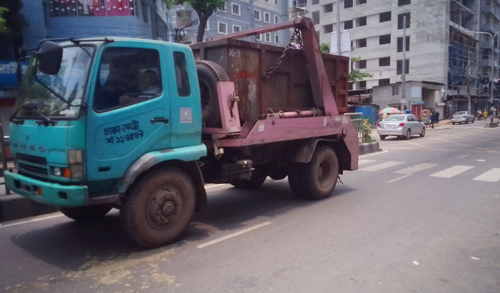 রাজধানীতে কোরবানির বর্জ্য অপসারণ চলছে