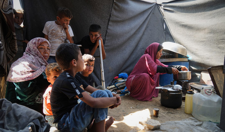 ঈদের দিনেও গাজায় নিহত ৪২, খাবার বিতরণ বন্ধ