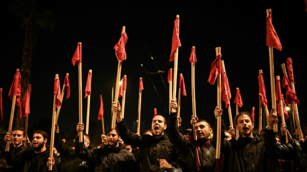 গ্রীসে ঐতিহাসিক ছাত্র আন্দোলনের বর্ষপূর্তিতে ফিলিস্তিনি পতাকা বহন করে শোক মিছিল