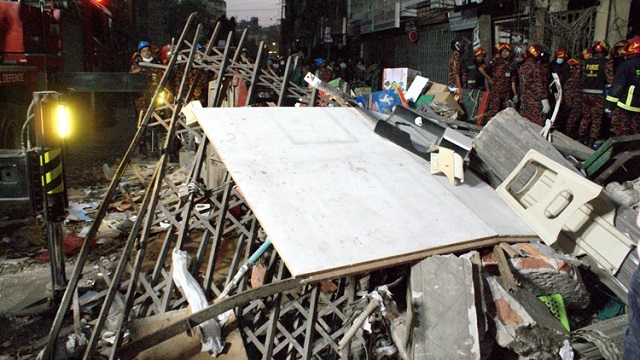 পিলারে ফাটল, গুলিস্তানে উদ্ধার কাজ স্থগিত