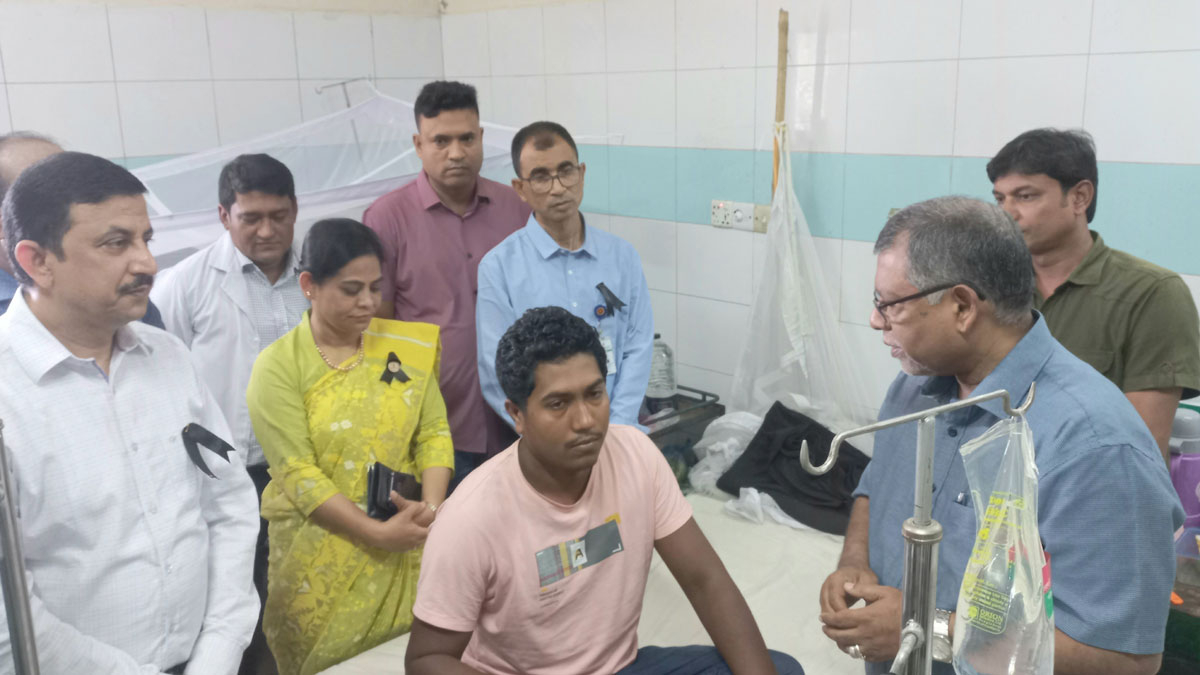 ডেঙ্গুতে দৈনিক ৪০ হাজার ব্যাগ স্যালাইন প্রয়োজন : স্বাস্থ্যমন্ত্রী