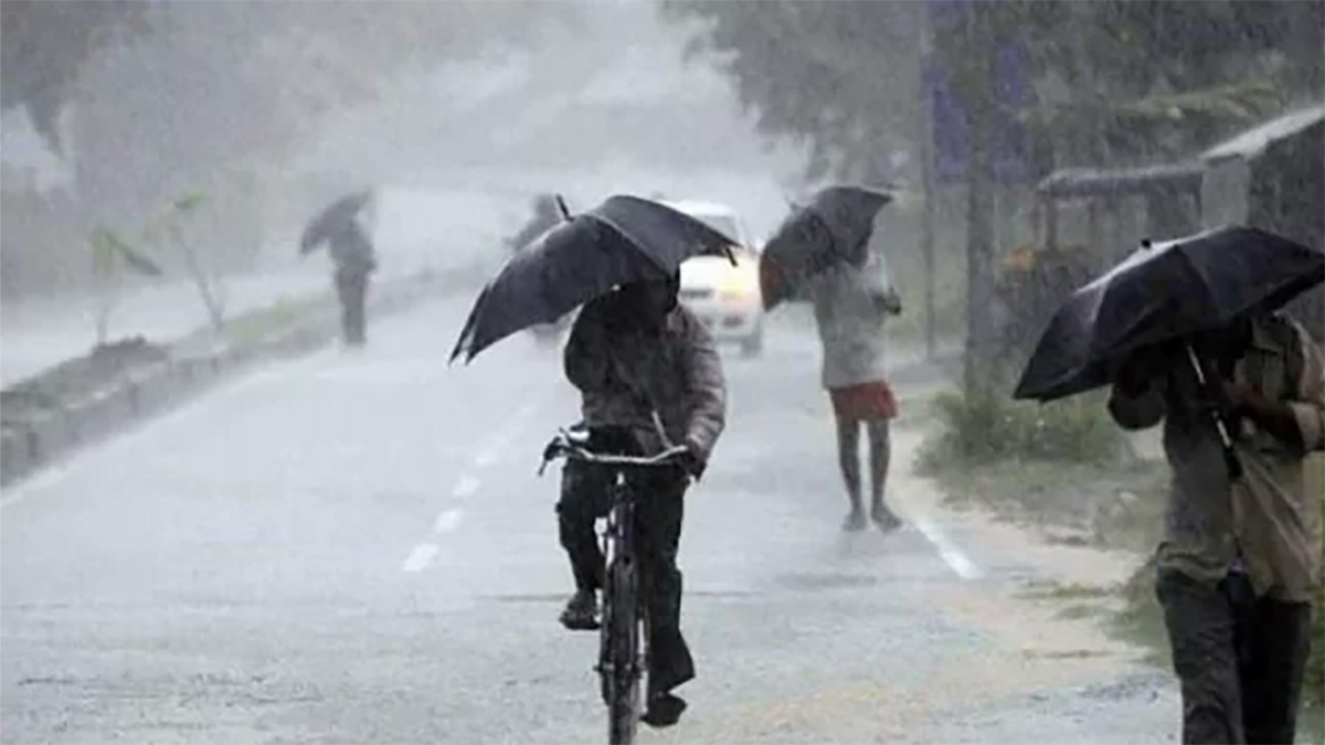 ঢাকাসহ ৪ বিভাগে ভারী বৃষ্টির সতর্কতা, ভূমিধসের আশঙ্কা