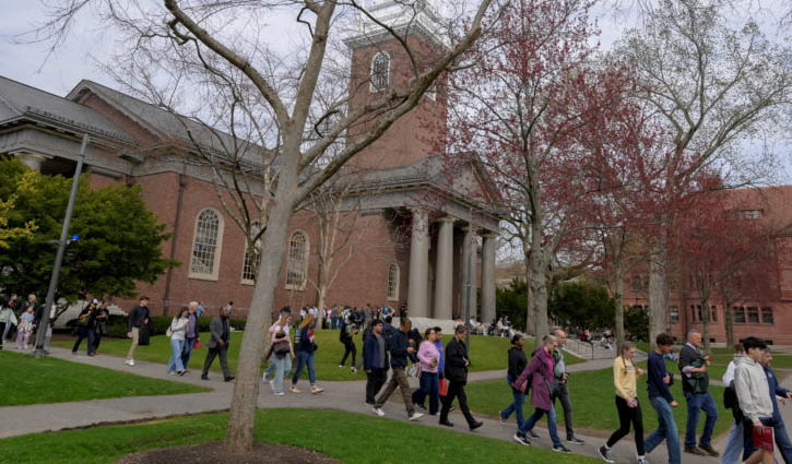 হার্ভার্ডে বিদেশি শিক্ষার্থী ভর্তির পথ বন্ধ করলো ট্রাম্প প্রশাসন