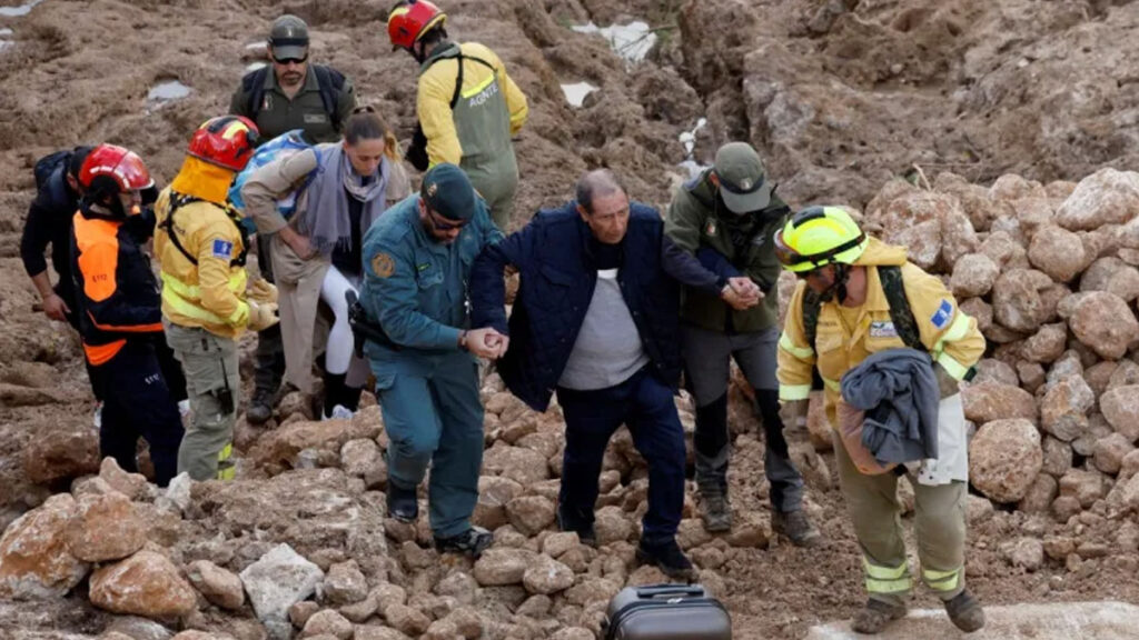 স্পেনে ভয়াবহ বন্যায় নিহতের সংখ্যা বেড়ে ২০৫ জন