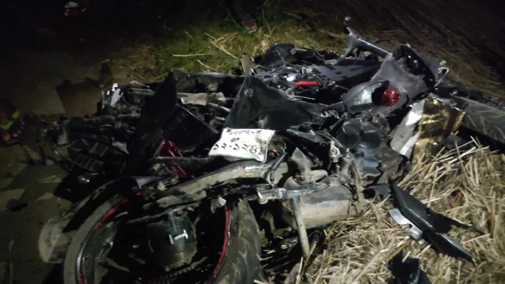 নাটোরে ট্রাক-মোটরসাইকেলের মুখোমুখি সংঘর্ষে ২ বন্ধু নিহত