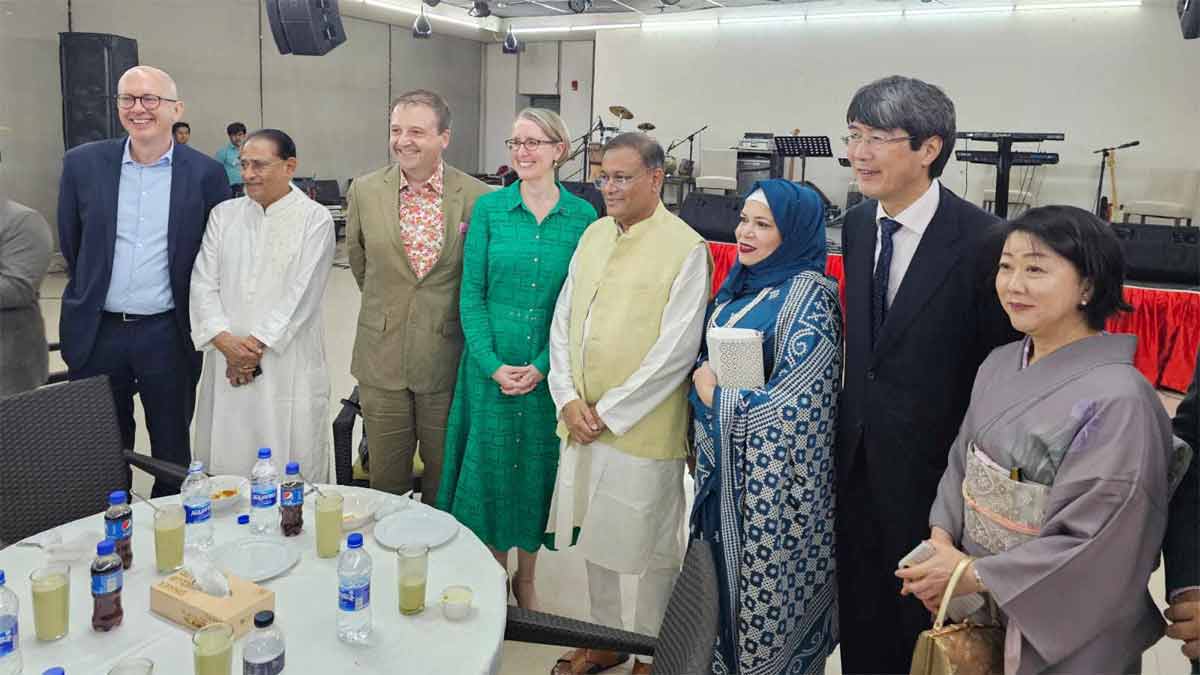 রাজনীতিক, কূটনীতিকদের সম্মানে তথ্যমন্ত্রীর সাংস্কৃতিক সন্ধ্যা