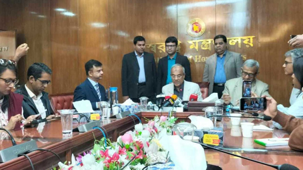 বিডিআর হত্যাকাণ্ডের পুনঃতদন্তে ৫ কার্যদিবসের মধ্যে হচ্ছে কমিটি: স্বরাষ্ট্র উপদেষ্টা