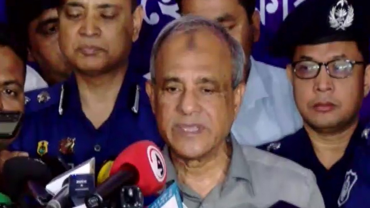 অভিযান চালোনোর এখতিয়ার একমাত্র আইনশৃঙ্খলা বাহিনীর: স্বরাষ্ট্র উপদেষ্টা