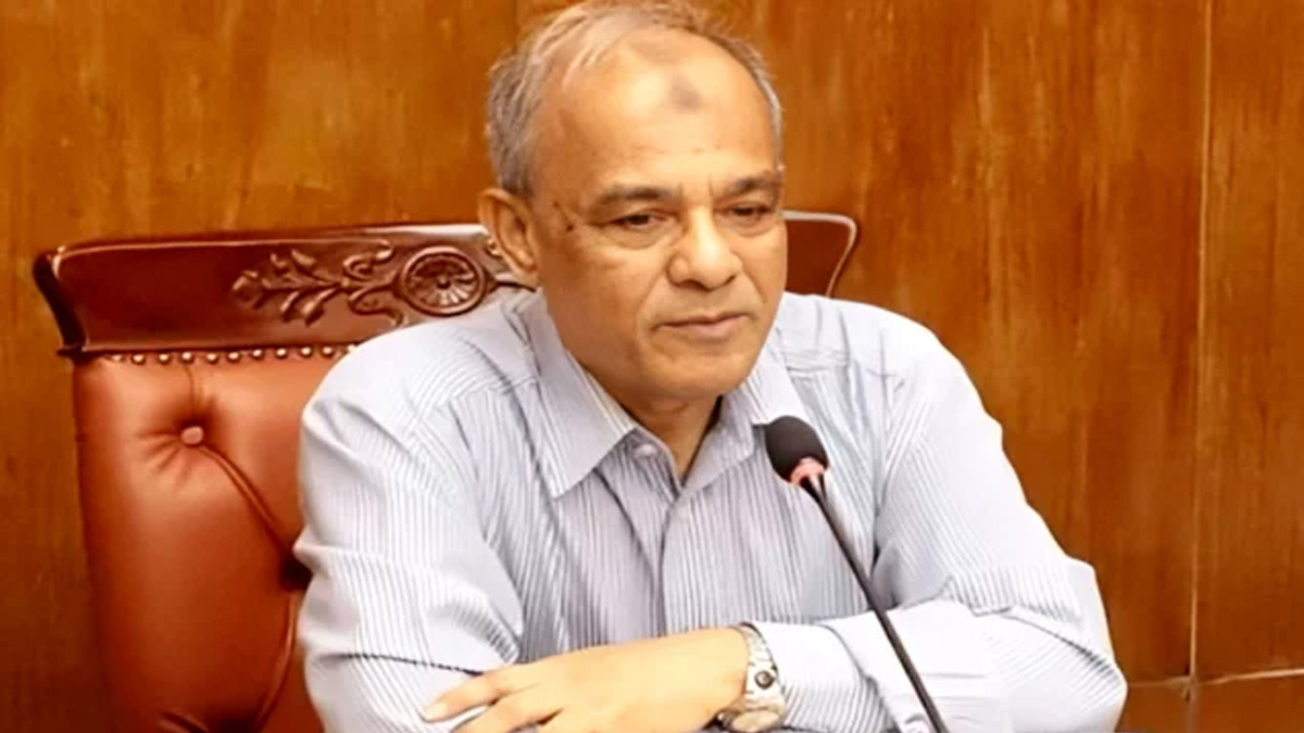 রাইফেল থাকলেও পুলিশের কাছে থাকবে না ভারী ‘মারণাস্ত্র’: স্বরাষ্ট্র উপদেষ্টা