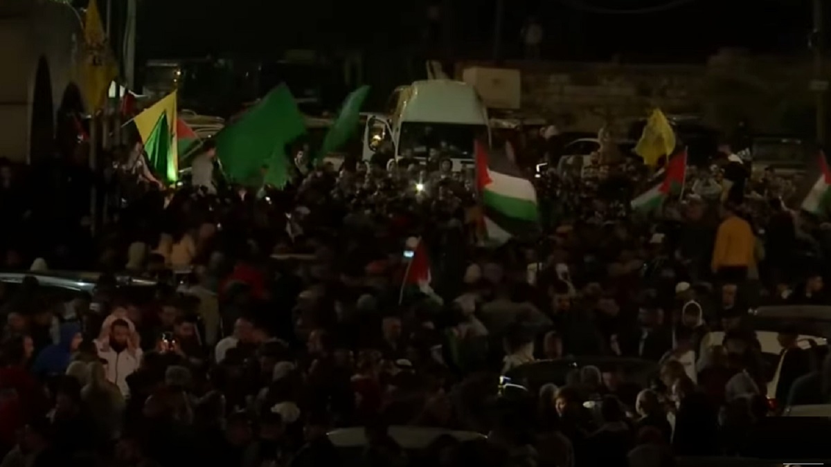 বন্দিদের মুক্তিতে গাজায় উল্লাস