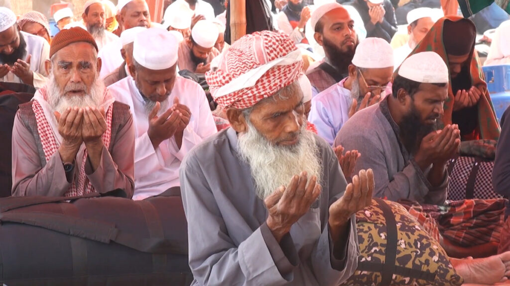 আখেরি মোনাজাতে শেষ হলো ৫ দিনের জোড় ইজতেমা