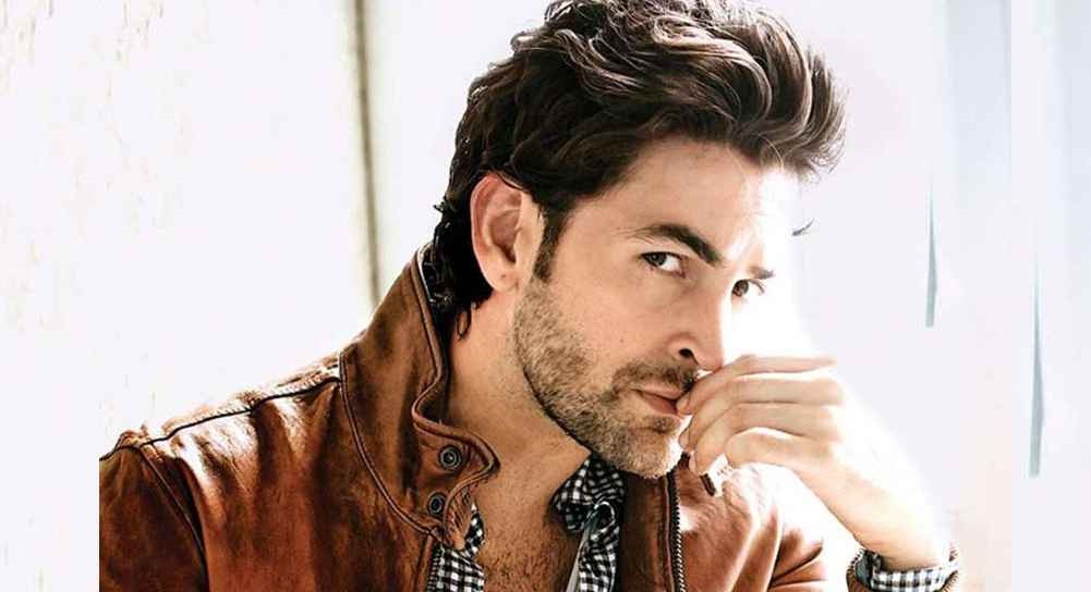 যে কারণে বিমানবন্দরে আটক হন অভিনেতা