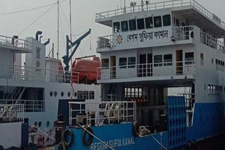 দুই ফেরির সংঘর্ষ, নিহত ১