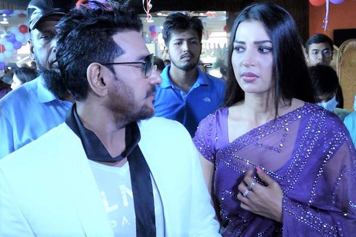 একটু নার্ভাস লাগছে : বর্ষা