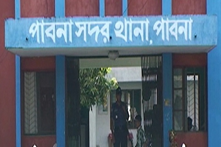 বাসের ধাক্কায় একই পরিবারের নিহত তিন