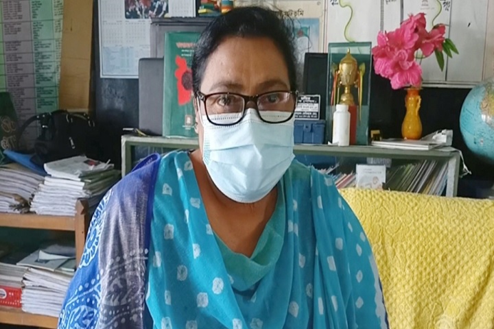 অভিভাবককে জুতাপেটা : সেই শিক্ষিকা বরখাস্ত