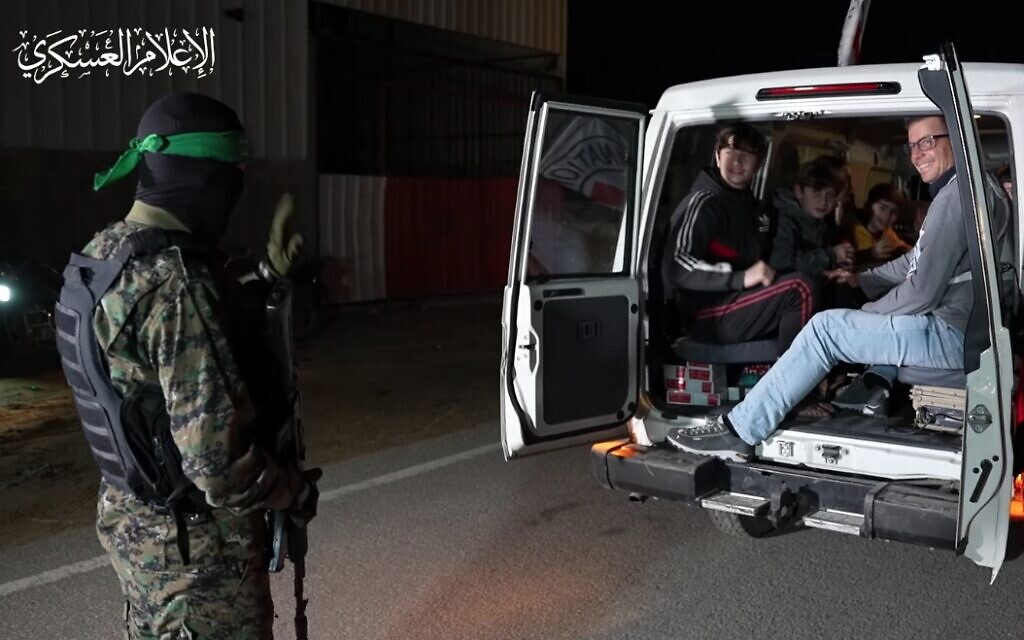 গাজায় বাড়লো যুদ্ধবিরতির মেয়াদ, আরও ৬০ ফিলিস্তিনিকে ছাড়বে ইসরায়েল