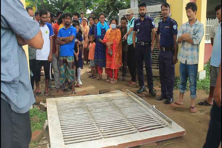 বিদ্যালয়ের গেট ভেঙে চাপা পড়ে নিহত শিক্ষার্থী