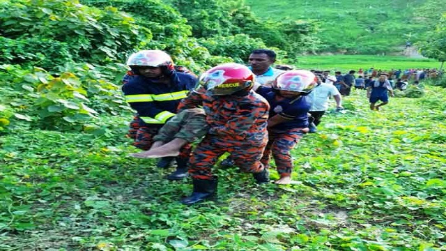 নিয়ন্ত্রণ হারিয়ে সেনাবাহিনীর পিকআপ গভীর খাদে, নিহত ১